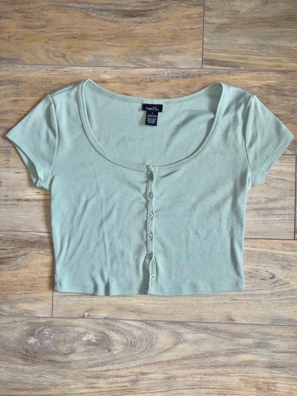 Rue21 Light Sage Button-Front Short Sleeve Crop Top